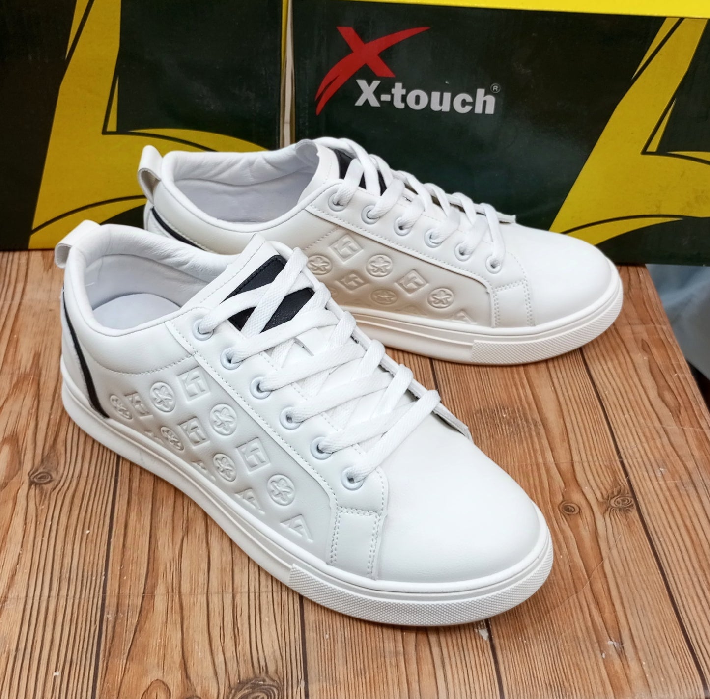 ORIGINAL XTOUCH PURE WHITE CAUSAL AND PARTYWEAR SNEAKERS FOR MEN